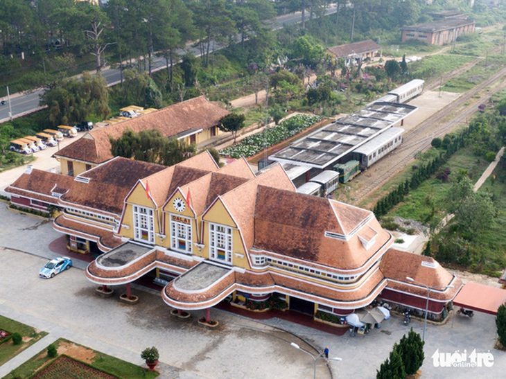 Nhà ga Đà Lạt ở đường Quang Trung, phường 10, TP Đà Lạt, được hoàn thành vào năm 1938. Hiện nhà ga được công nhận là di tích lịch sử văn hóa quốc gia - Ảnh: MINH TUẤN