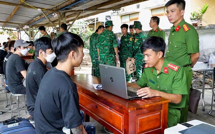 410 người Việt Nam được Campuchia trao trả: Phần lớn là xuất cảnh trái phép - Ảnh 2.